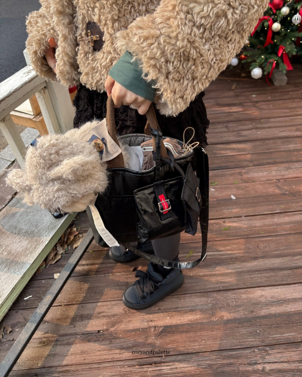 Cheeselet Walk Bag  Glossy Black